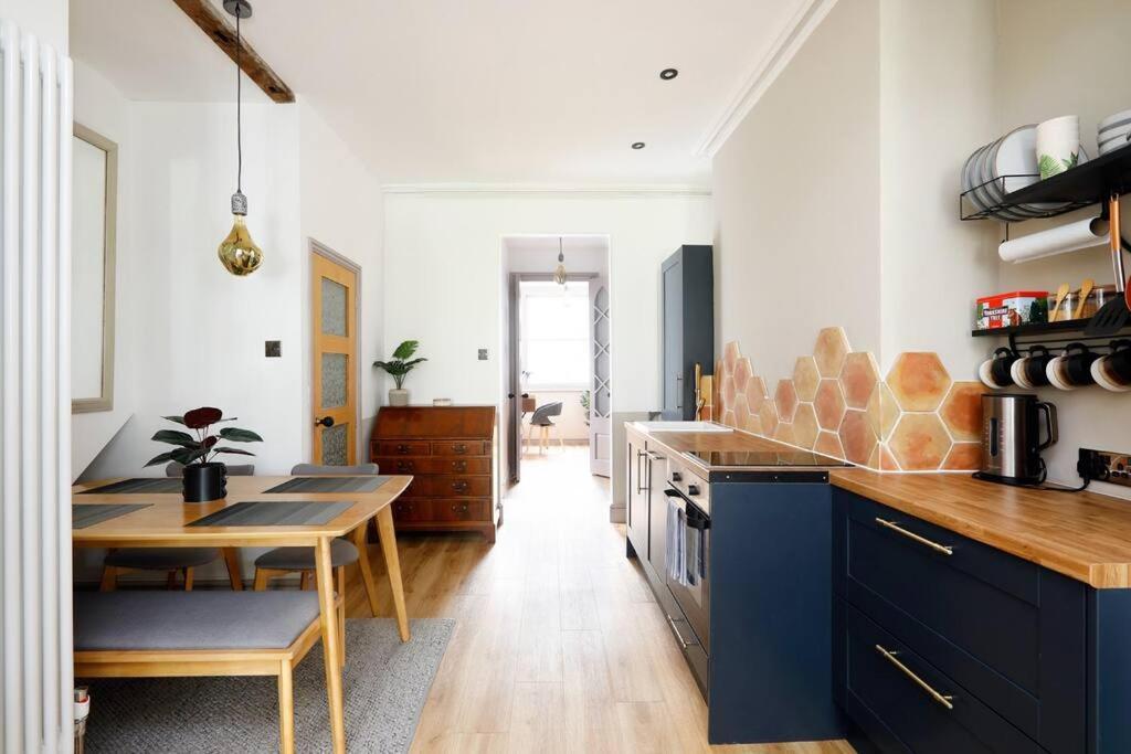 Stunning 2 Bedroom Flat 8Min Walk From The Beach Brighton Exterior foto