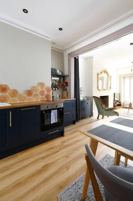 Stunning 2 Bedroom Flat 8Min Walk From The Beach Brighton Exterior foto