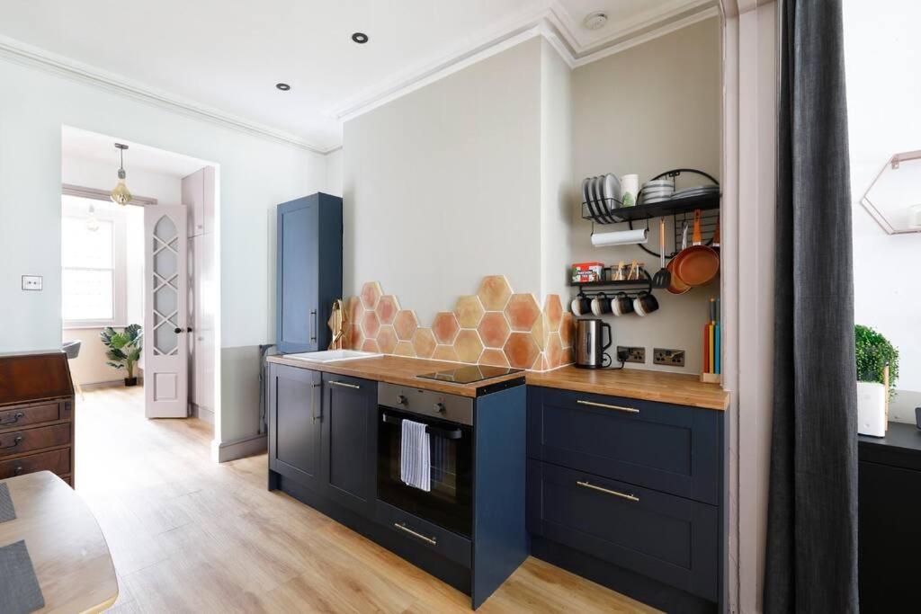 Stunning 2 Bedroom Flat 8Min Walk From The Beach Brighton Exterior foto